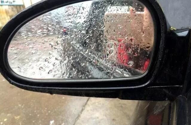 汽車車窗跟后視鏡要不要安裝雨眉防水？